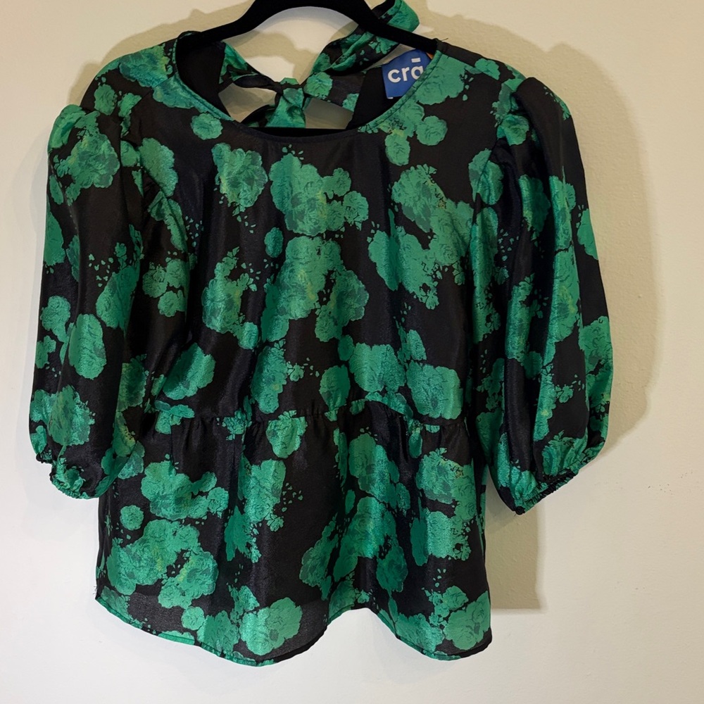 Crown & Ivy Green Floral Puff-Sleeve Blouse